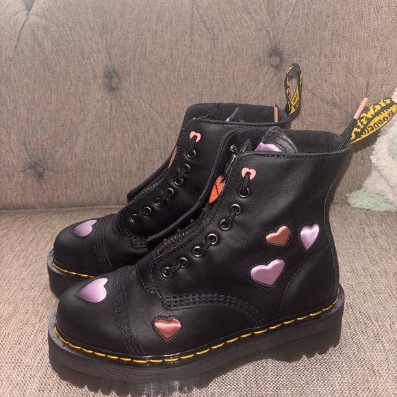 New Dr. Martens Sinclair Heart Platform Boot women size 7 - Picture 4 of 10